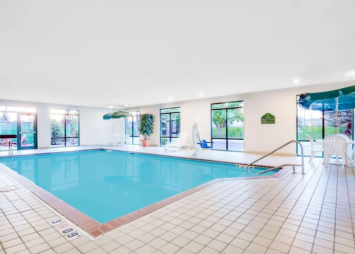 Wingate By Wyndham Hotel